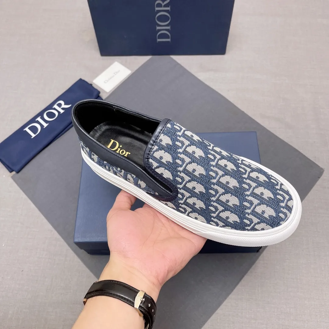 P380, Dior series casual shoes 👟🔥[Dior] Dior's new casual men's shoes are launched in Hong Kong counters. Official website 1:1 production. Original Italian materials. Designed by European and American masters. Perfect shape to create counter quality, solid color rubber wear-resistant outsole and classic dazzling head! Super versatile and very comfortable. High-end without losing taste, fashionable and novel! ! Absolute focus! Code number: 38-44, four colors available (45 can be customized, cannot be returned or exchanged) No. 005